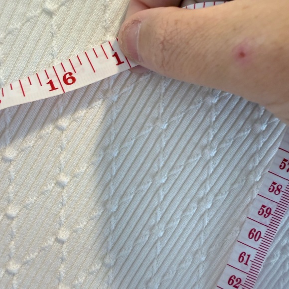 CHANEL Elegant Cream Cardigan Set - Picture 12 of 16